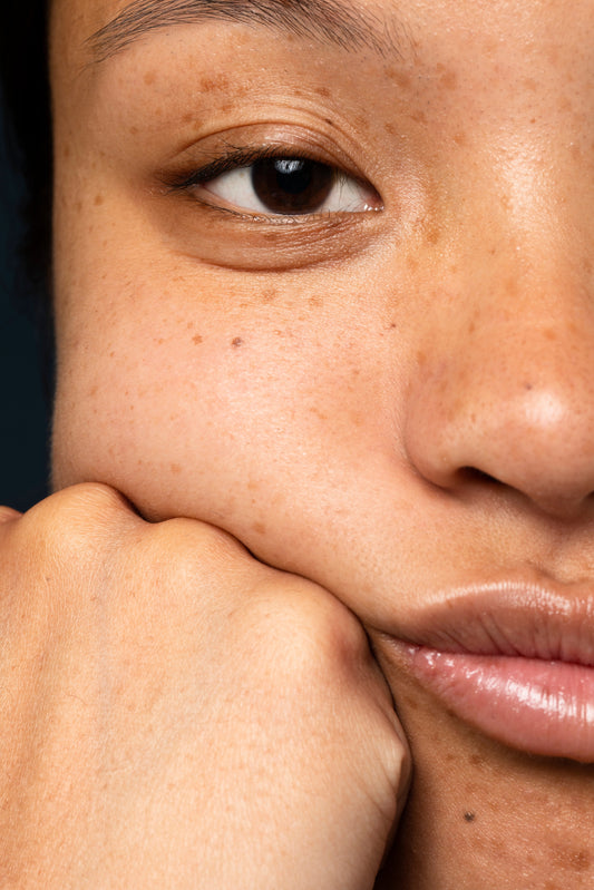 Plan de 30 jours : unifier le teint et réduire l'hyperpigmentation avec gel nettoyant, toner, sérum, masque et crème
